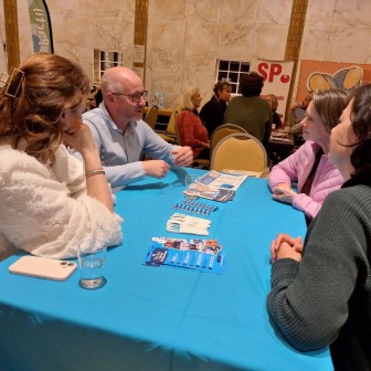 Bas Nanninga en Esther Kaper op speeddate.jpg